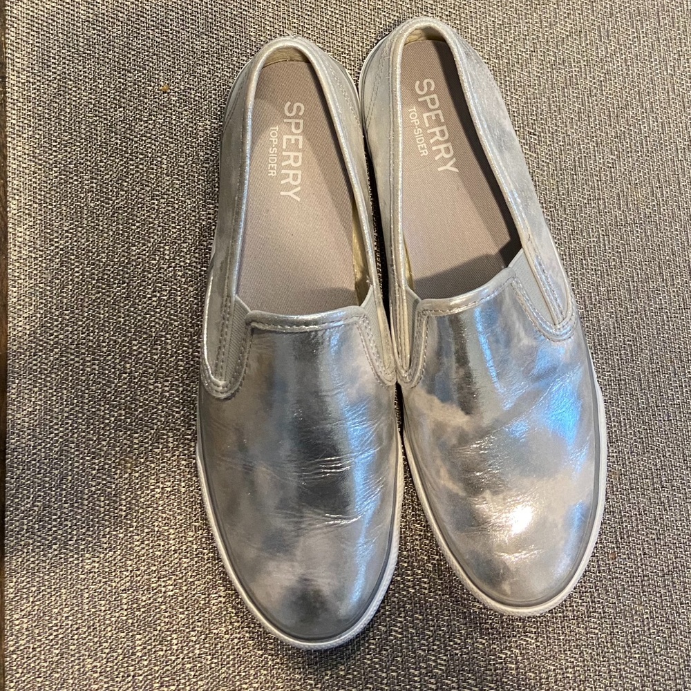 Sperry 9 Silver Distressed Leather Slip Ons